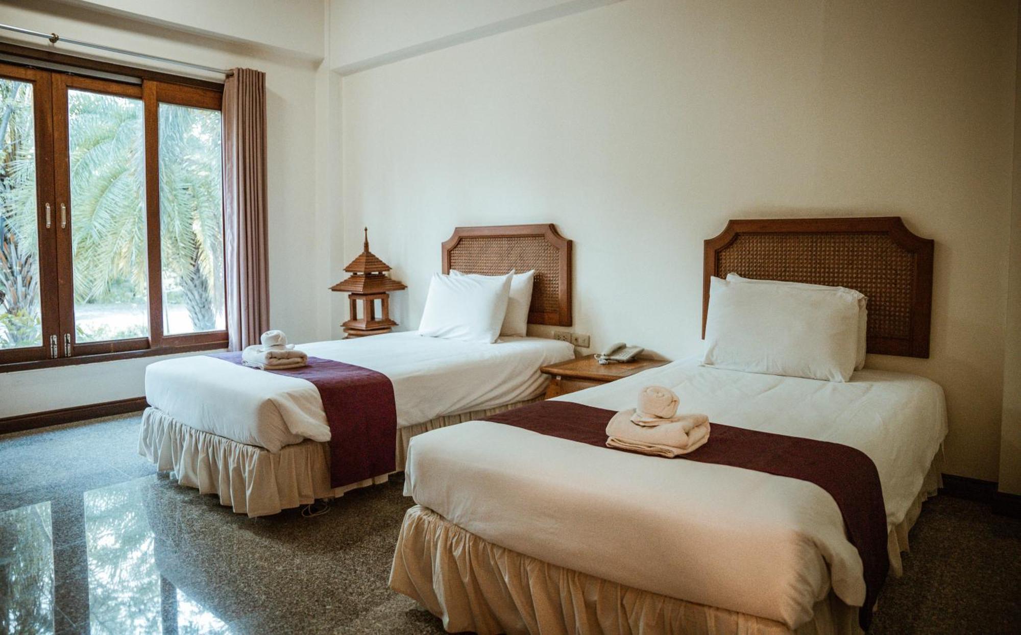 Tak Andaman Resort & Hotel Exterior photo
