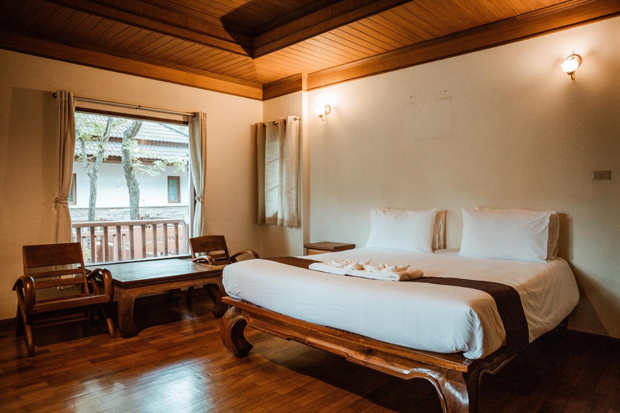 Tak Andaman Resort & Hotel Exterior photo