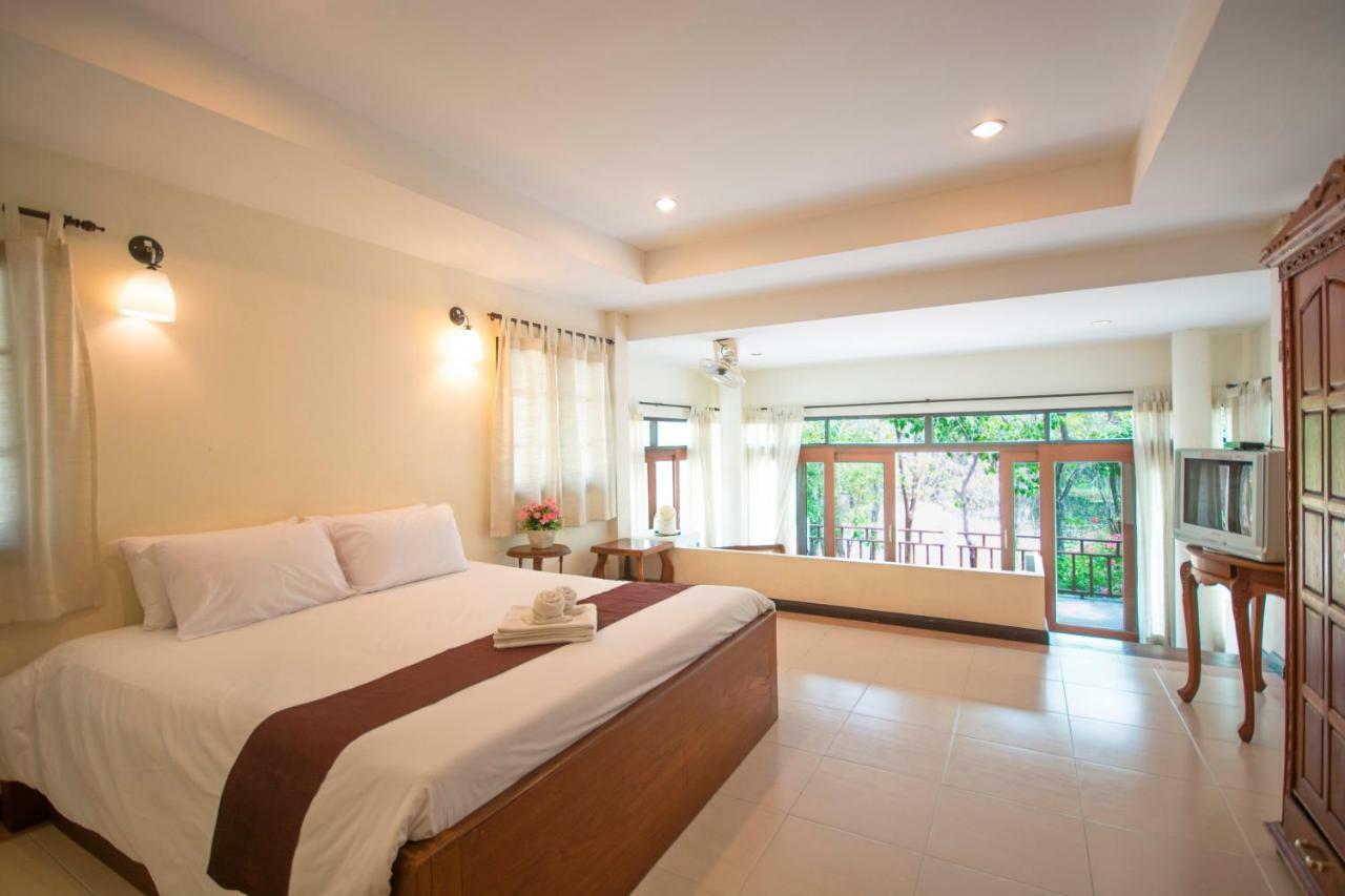 Tak Andaman Resort & Hotel Exterior photo